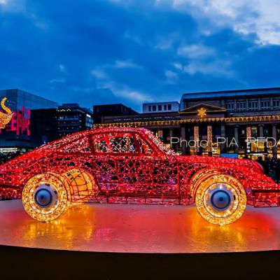 Porsche 911 en guirlandes lumineuses à Stuttgart